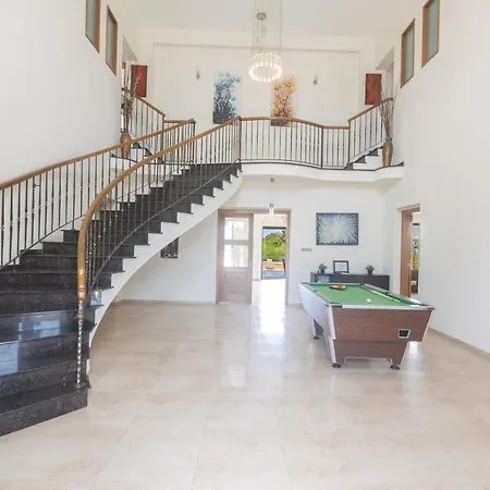 Sparta Luxury *